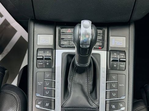 Used 2018 Porsche Macan image 16