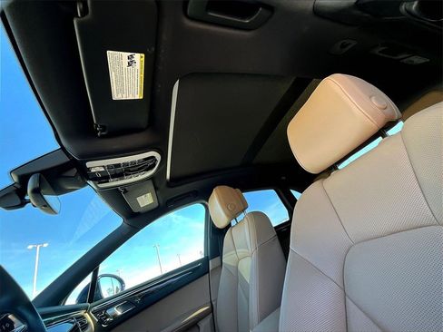 Used 2024 Porsche Macan image 18