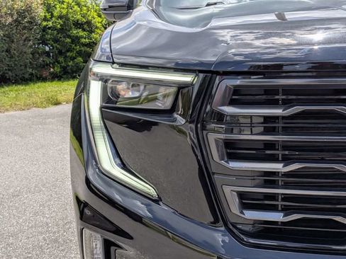 Used 2025 GMC Acadia AT4 AWD/4WD image 8