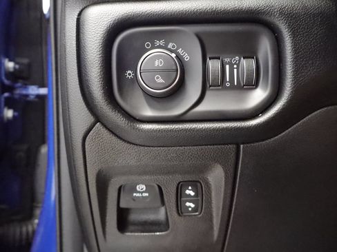 Used 2019 RAM 1500 Laramie w/ Sport Appearance Package AWD/4WD image 26