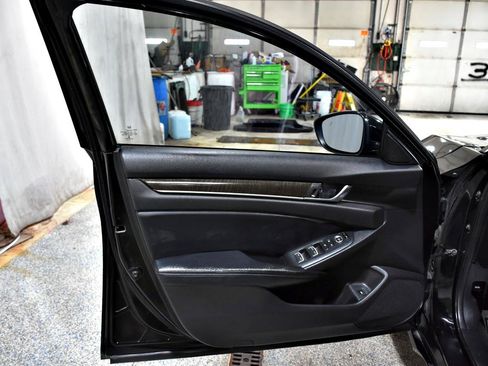 Used 2018 Honda Accord EX image 34