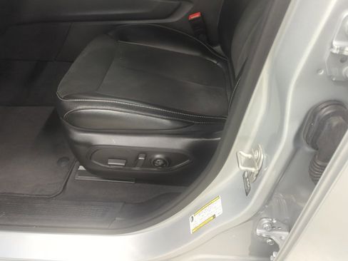 Used 2024 Jeep Grand Cherokee L Laredo image 13