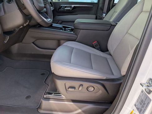 Used 2025 Chevrolet Tahoe Z71 w/ Comfort Package image 14