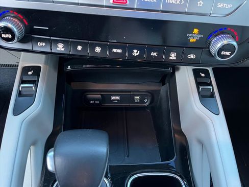 Used 2023 Kia Telluride S image 23