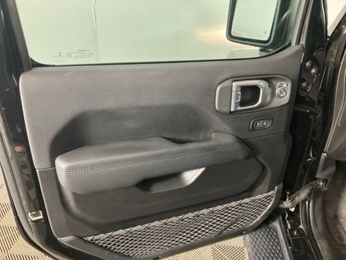 Used 2021 Jeep Wrangler Unlimited Sahara image 9