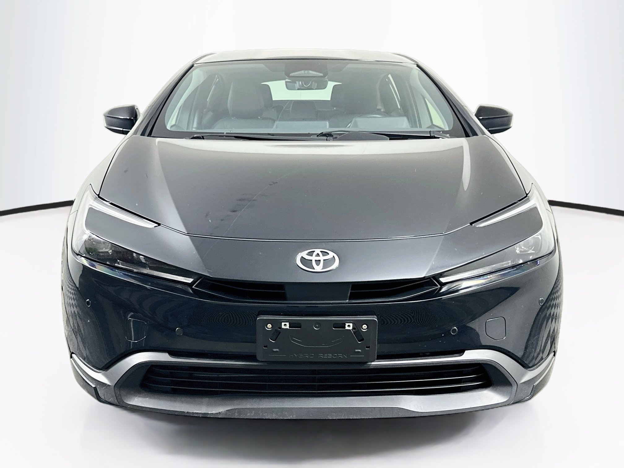 Used 2025 Toyota Prius LE FWD image 2