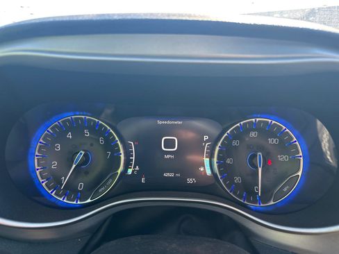 Used 2022 Chrysler Pacifica Touring-L w/ S Appearance Package FWD image 14
