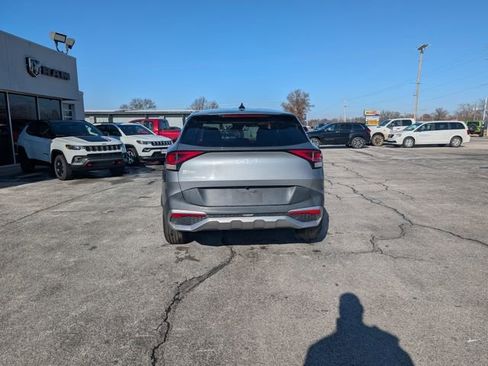 Used 2023 Kia Sportage LX FWD image 7
