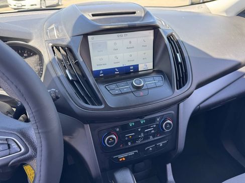 Used 2018 Ford Escape SE w/ SE Sync 3 Package AWD/4WD image 27