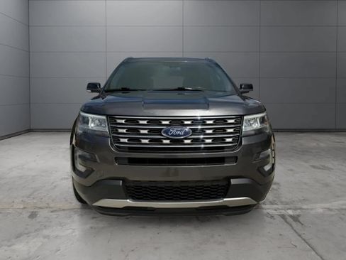 Used 2017 Ford Explorer XLT AWD/4WD image 2