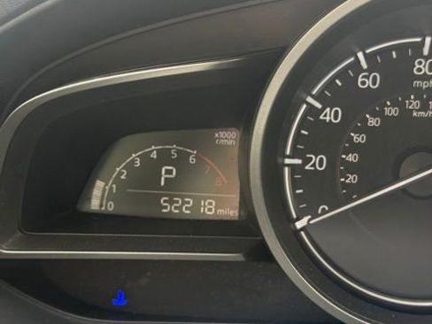 Used 2018 MAZDA MAZDA3 Touring FWD image 5
