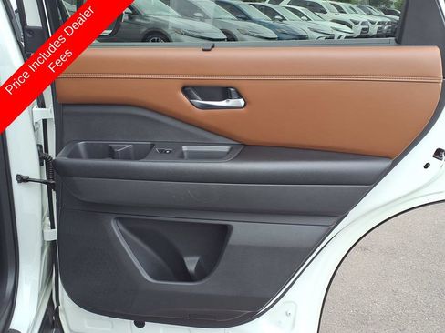 Used 2023 Nissan Pathfinder Platinum FWD image 13