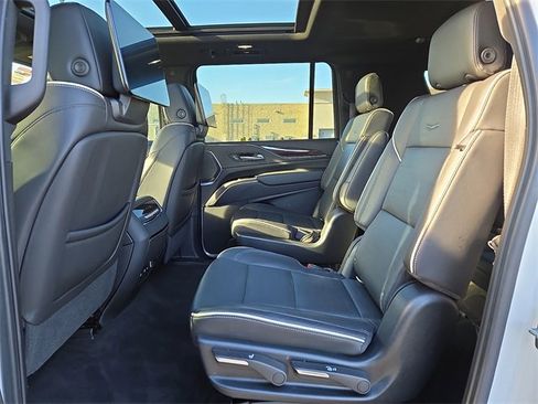 Used 2021 Cadillac Escalade ESV Premium Luxury image 9