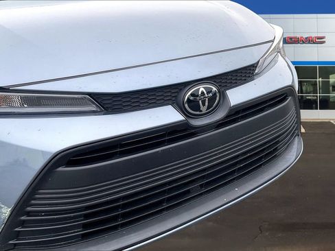 Used 2023 Toyota Corolla LE FWD image 32