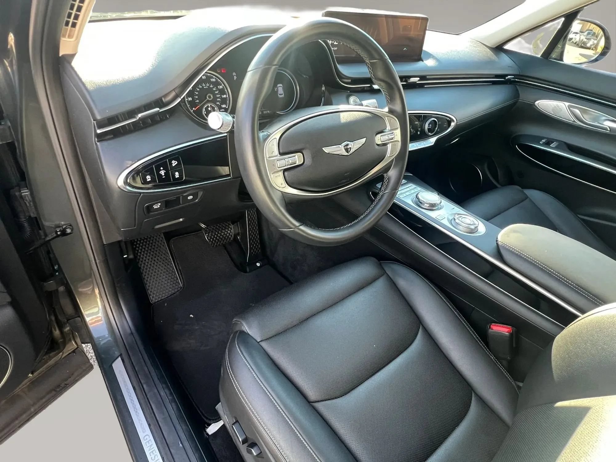 Used 2025 Genesis GV70 2.5T AWD/4WD image 14