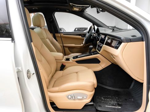 Used 2024 Porsche Macan image 36