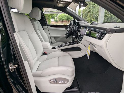 Certified 2025 Porsche Macan image 25
