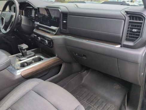 Used 2024 Chevrolet Silverado 1500 LT Trail Boss w/ Convenience Package II image 32