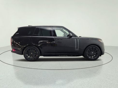Used 2025 Land Rover Range Rover SE AWD/4WD image 4