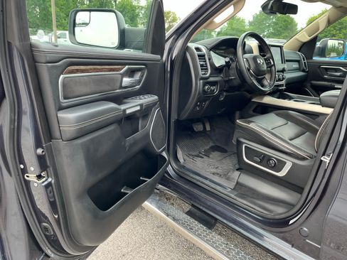 Used 2019 RAM 1500 Laramie AWD/4WD image 9