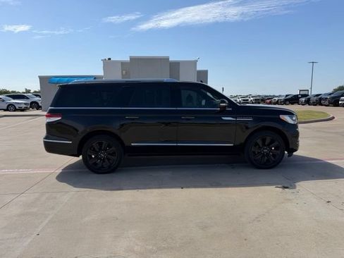 Used 2023 Lincoln Navigator L Reserve AWD/4WD image 2
