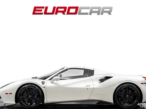 Used 2018 Ferrari 488 Spider RWD image 3