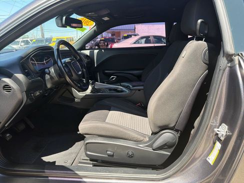 Used 2019 Dodge Challenger SXT RWD image 9
