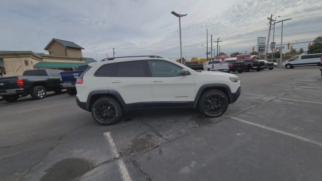Used 2019 Jeep Cherokee Trailhawk AWD/4WD image 8