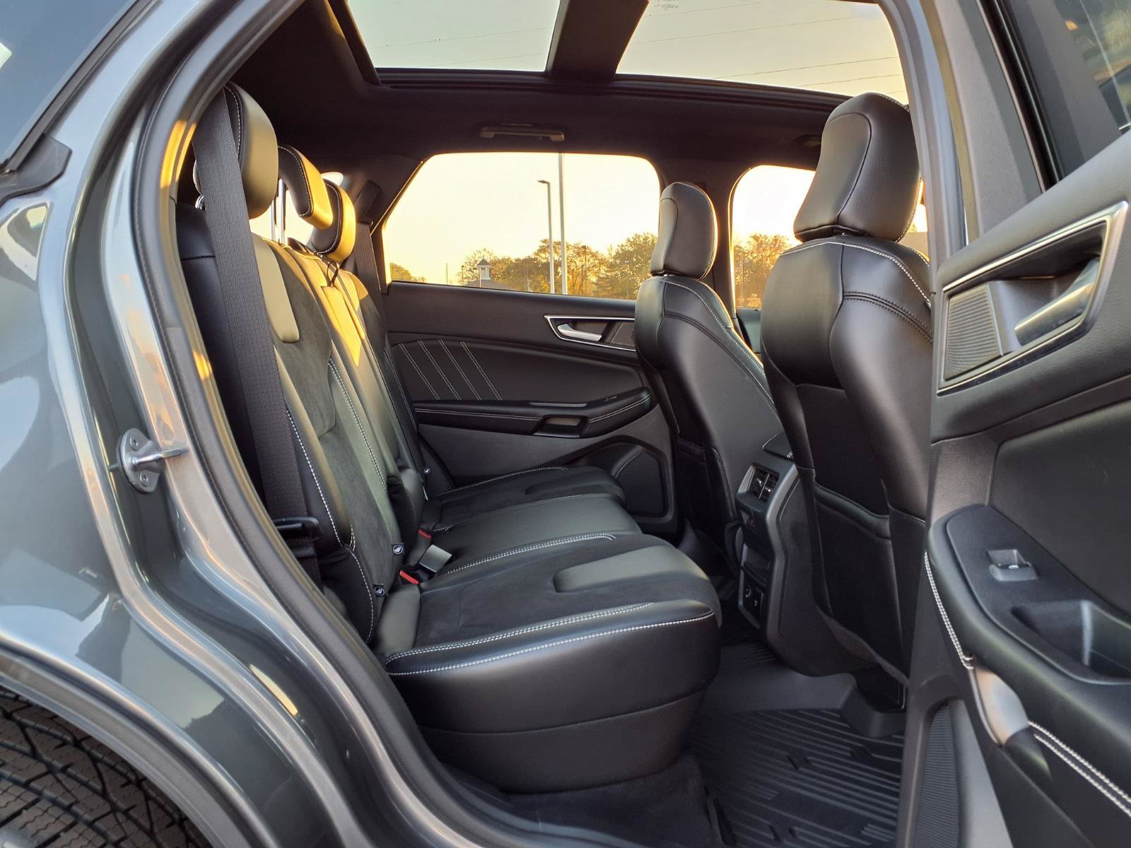 Used 2022 Ford Edge ST w/ Equipment Group 401A AWD/4WD image 32