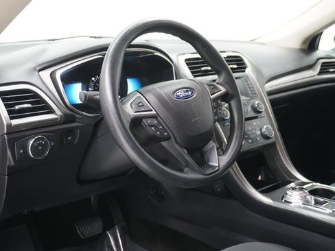 Used 2017 Ford Fusion SE image 9