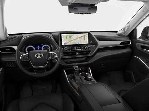New 2026 Toyota Highlander Platinum image 17