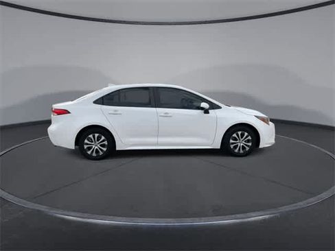 Used 2022 Toyota Corolla LE image 9