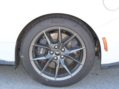 Used 2025 Ford Mustang Dark Horse image 6