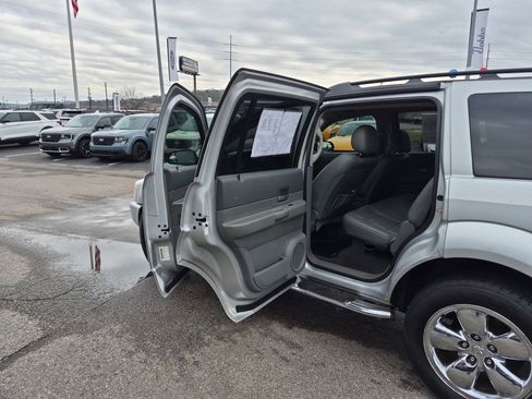 Used 2005 Dodge Durango SLT image 13