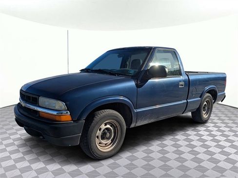 Used 2003 Chevrolet S10 Pickup 2WD Regular Cab image 2