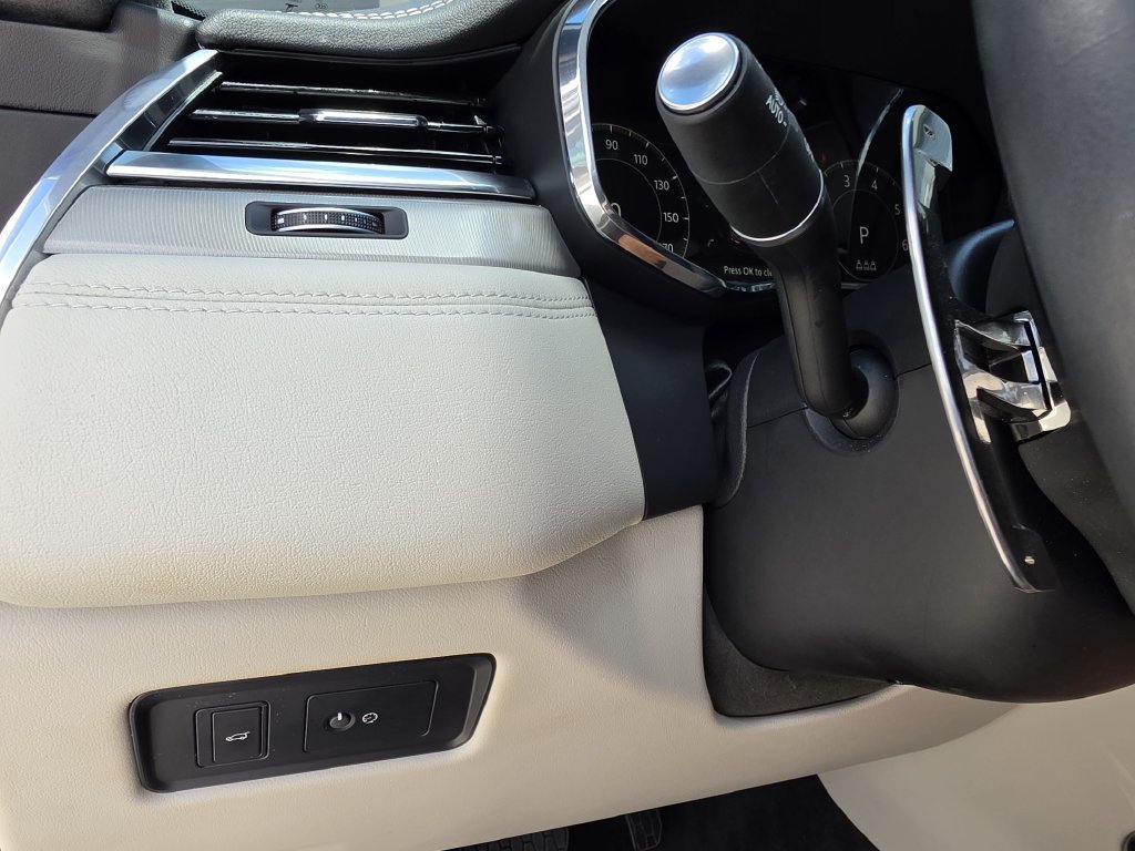 Used 2024 Jaguar F-PACE R-Dynamic S AWD/4WD image 24