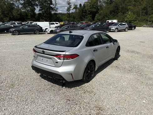 Used 2022 Toyota Corolla SE image 3