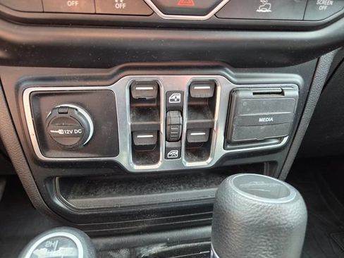 Certified 2020 Jeep Gladiator Sport w/ Quick Order Package 24S AWD/4WD image 29