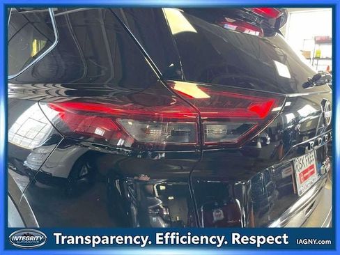 Used 2023 Nissan Rogue SV w/ SV Premium B Package image 11