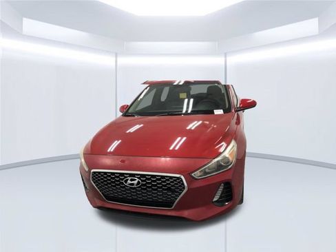 Used 2020 Hyundai Elantra GT FWD image 3