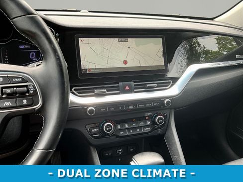Used 2022 Kia Niro EX Premium FWD image 9