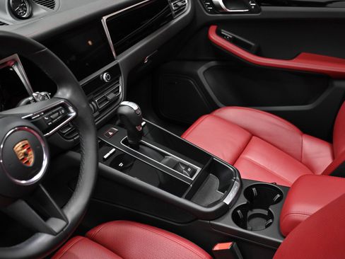Used 2023 Porsche Macan image 24