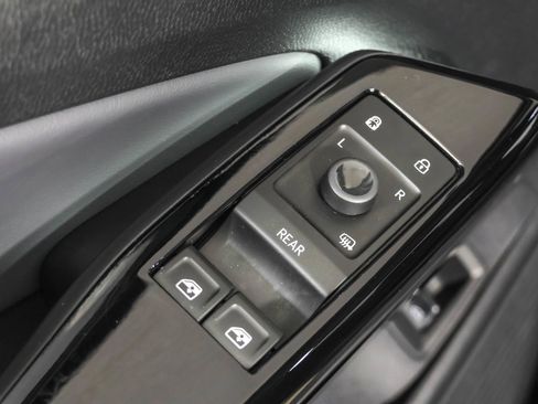 Used 2023 Volkswagen ID.4 Pro S AWD/4WD image 35