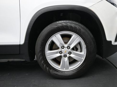 Used 2021 Chevrolet Trax LS w/ LPO, Cargo Package image 10