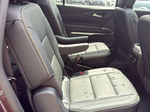 Used 2025 Chevrolet Traverse High Country FWD image 15