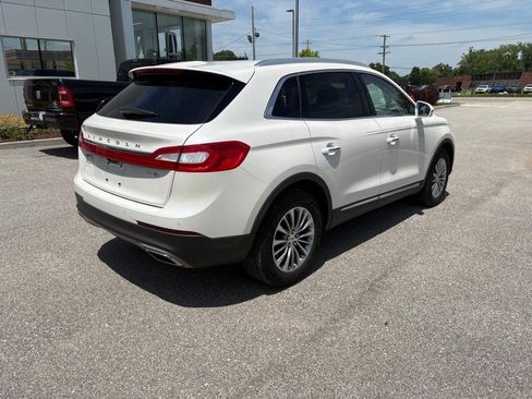 Used 2017 Lincoln MKX Select w/ Select Plus Package AWD/4WD image 3