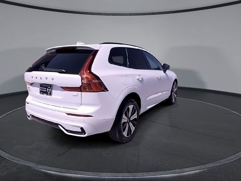 Certified 2023 Volvo XC60 T8 Plus AWD/4WD image 10