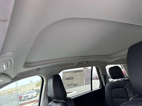 New 2026 Lincoln Aviator AWD image 32