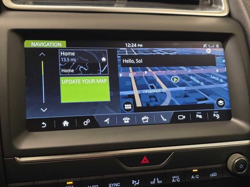 Used 2018 Jaguar E-PACE SE image 31