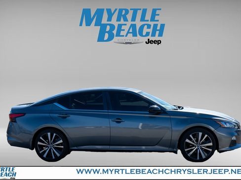 Used 2022 Nissan Altima 2.0 SR image 7